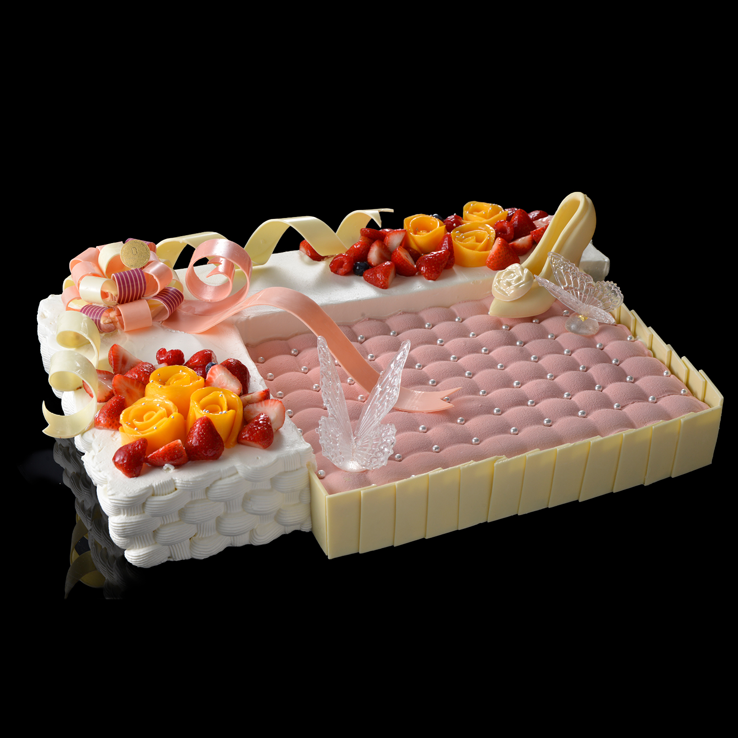 LOUANGE TOKYO （ルワンジュ トーキョー）のお祝い用オーダーアニバーサリーケーキ制作事例